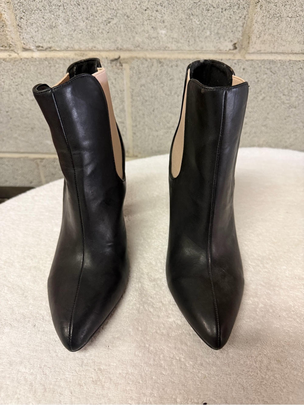 Lulus size 8 Black Pointed Toe Women’s Ankle Boots with block heel